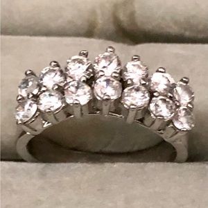 Silver tone costume jewelry ring with rhinestones size 7.5